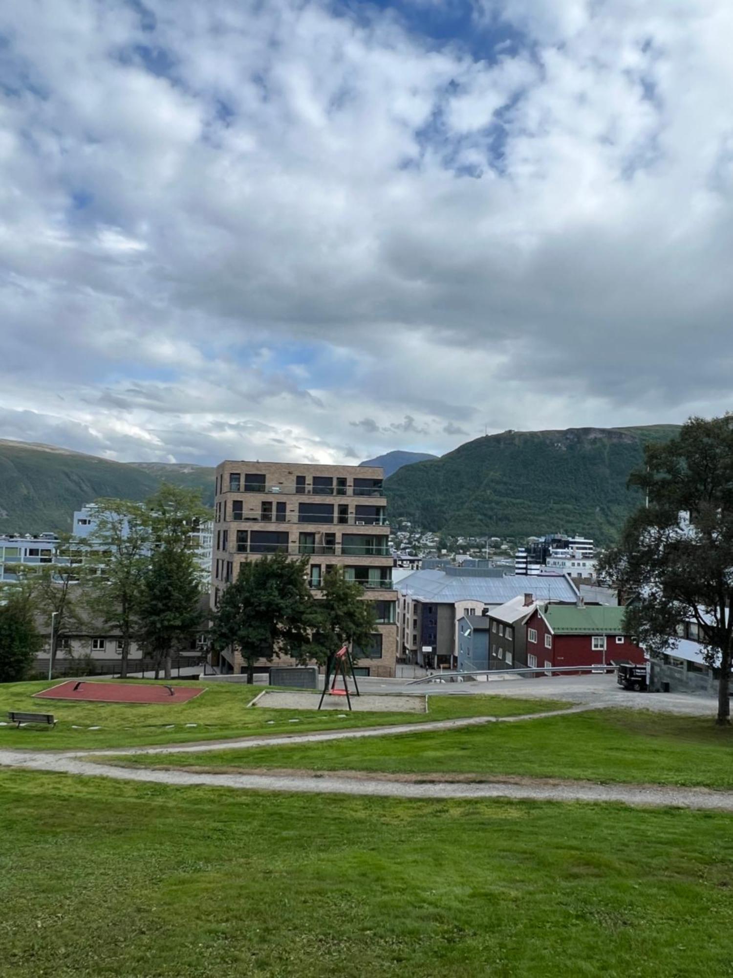 Luxury Apartment Downtown Tromso With 2 Bedrooms And 2 Bathrooms And Parking Екстер'єр фото