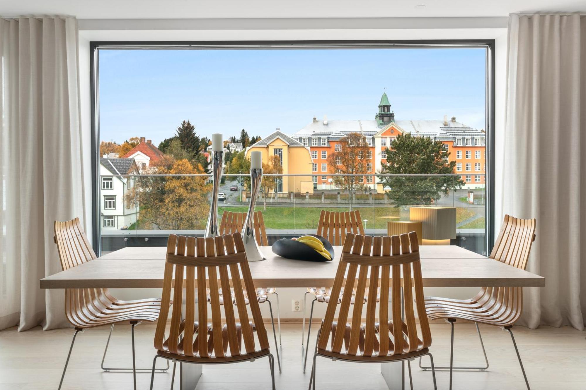 Luxury Apartment Downtown Tromso With 2 Bedrooms And 2 Bathrooms And Parking Екстер'єр фото