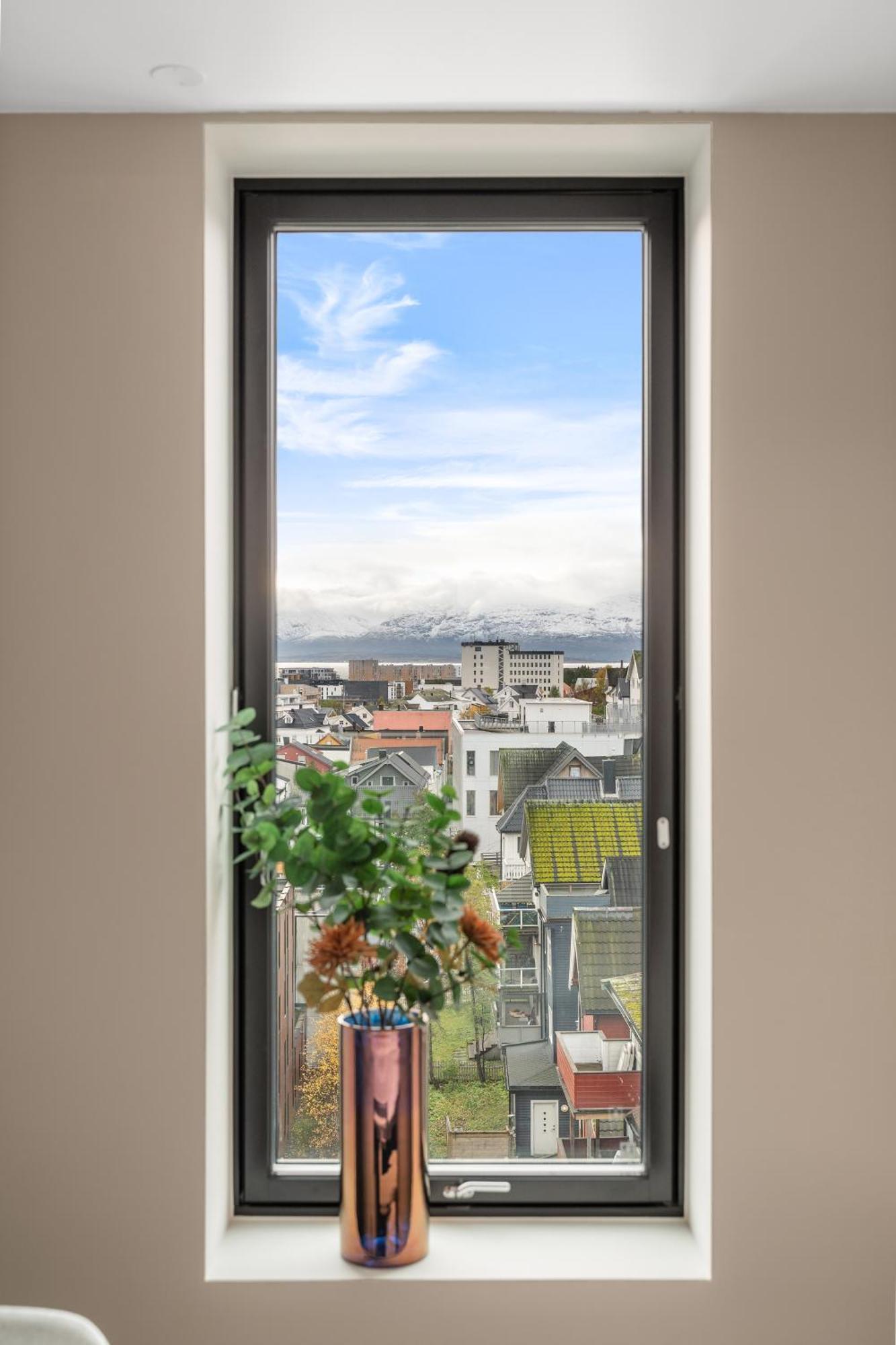 Luxury Apartment Downtown Tromso With 2 Bedrooms And 2 Bathrooms And Parking Екстер'єр фото