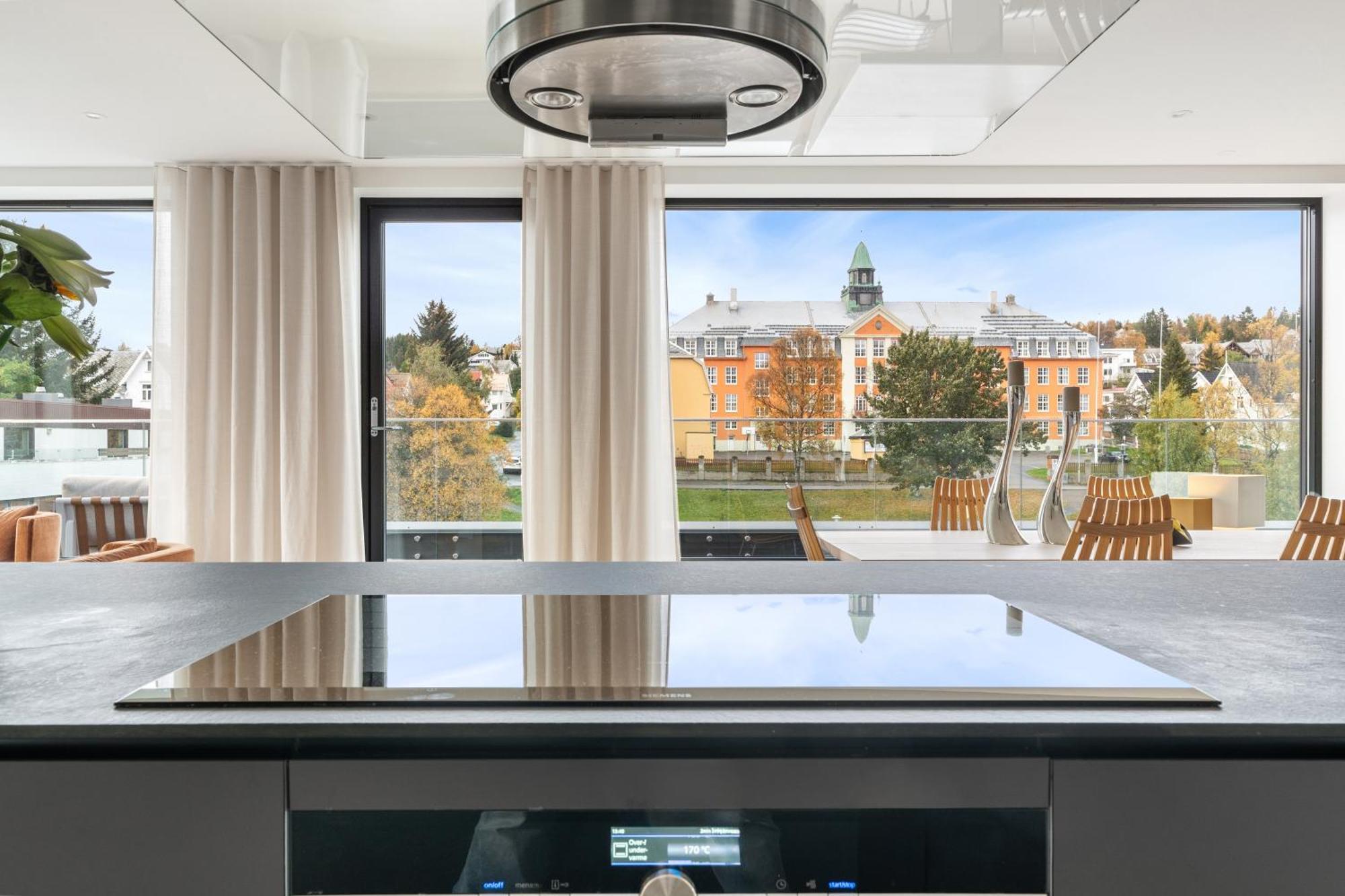 Luxury Apartment Downtown Tromso With 2 Bedrooms And 2 Bathrooms And Parking Екстер'єр фото